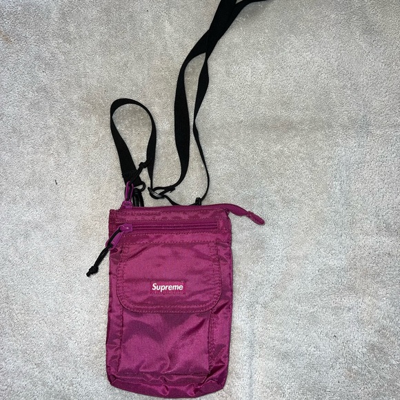 SUPREME shoulder bag FW 19 belt bag crossbody in pink excellent condition - Picture 2 of 7